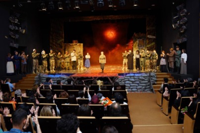 Şəki teatrında “Kuraj ana və uşaqları” tamaşasına ictimai baxış olub - FOTO