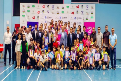 Badminton idman növü üzrə məktəbli oğlan və qızlar arasında yarış keçirilib - FOTO