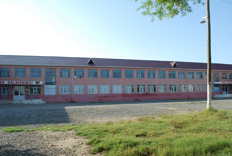 Salyan rayonu S. Cəfərov adına Yenikənd kənd tam orta məktəbində nələr baş verir?