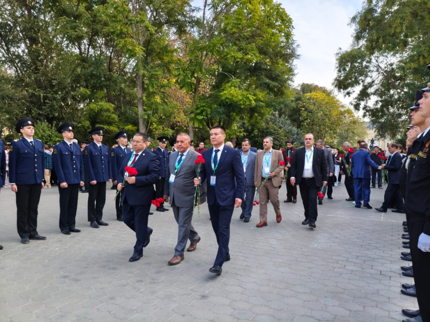 Beynəlxalq forumun iştirakçıları Azərbaycanın multikulturalizm mühiti haqqında məlumatlandırılıb - FOTO