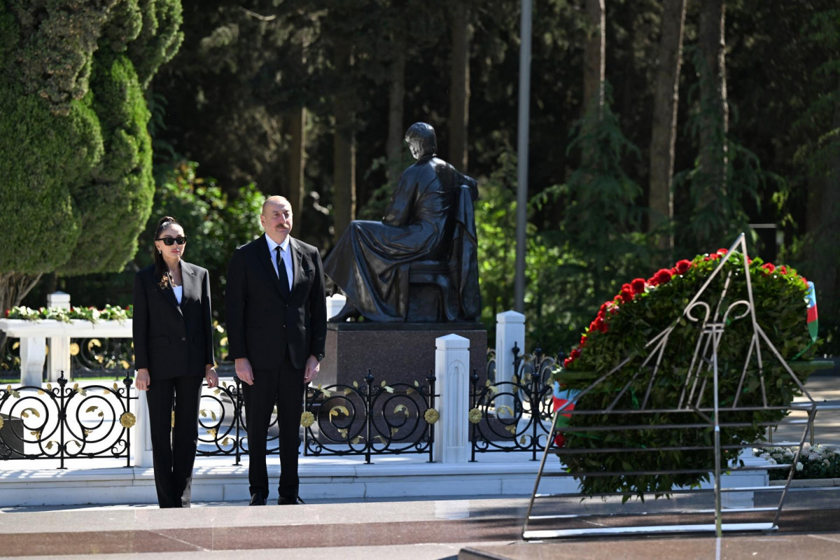 Prezident və xanımı Heydər Əliyevin məzarını ziyarət etdilər - FOTOLAR