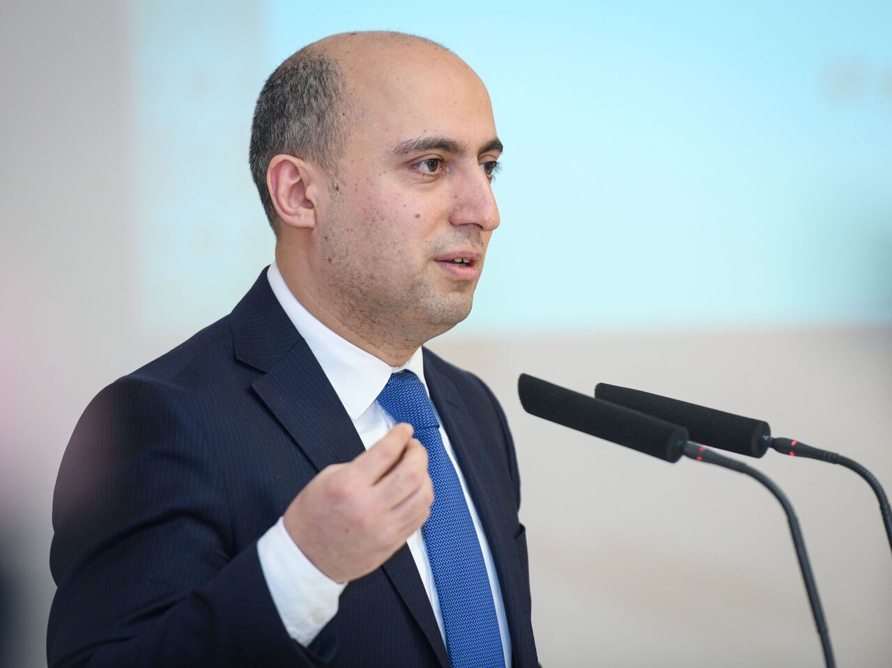 Nazir: İstismar müddəti başa çatmış məktəblərlə bağlı işlər davam etdirilir