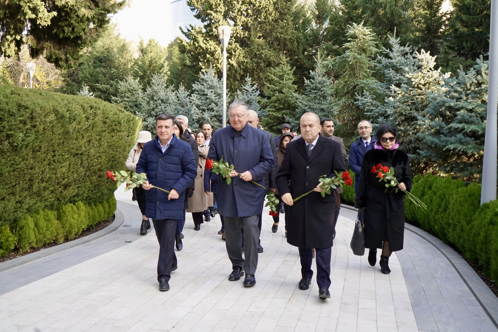 DİM rəhbərliyi və kollektivi H.Əliyevin məzarını ziyarət edib