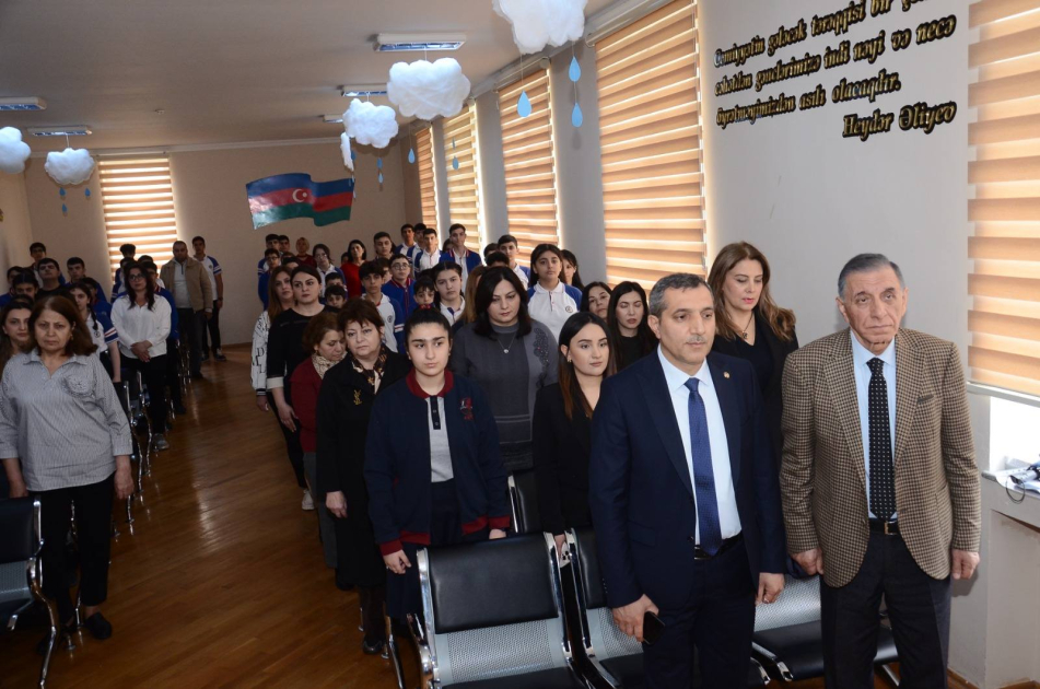 Coğrafiyaçı alim məktəbliləri qlobal istiləşmənin fəsadları barədə məlumatlandırıb
