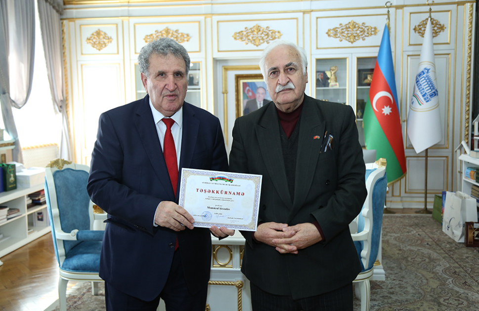 Tanınmış rəssam Məmməd Şirzad bir sıra əsərlərini AMEA-ya bağışlayıb - FOTO