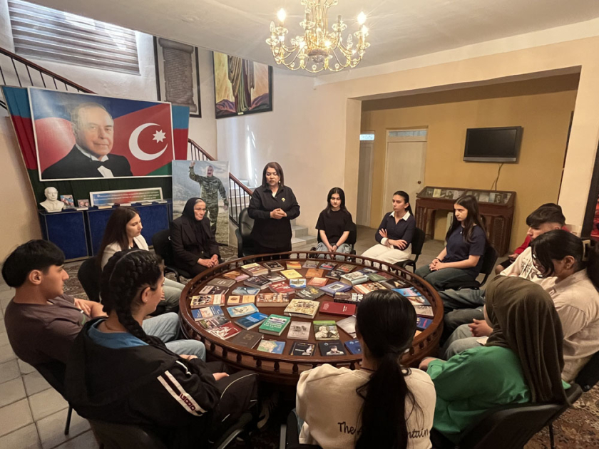 “Kitab klubu” devizi altında gənclərlə görüş keçirilib - FOTO