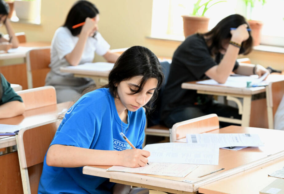Özəl universitetləri seçən abituriyentlərin SAYI