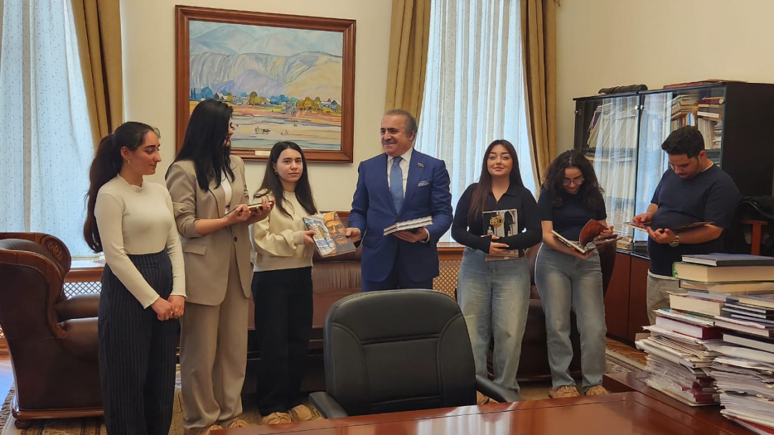Bakı Dövlət Universitetinin tələbələri Ədəbiyyat Muzeyində olublar - FOTO