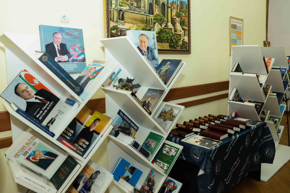 UNEC-də “Heydər Əliyev və müstəqil Azərbaycan quruculuğu strategiyası” mövzusunda elmi-praktik konfrans keçirilib - FOTO