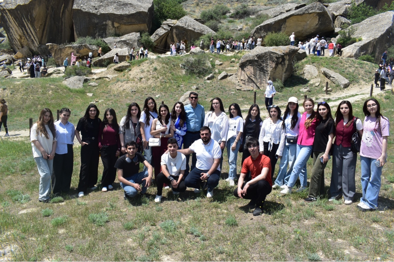 Xəzər Universiteti tələbələrinin Qobustan qoruğuna ekskursiyası təşkil olunub - FOTOLAR