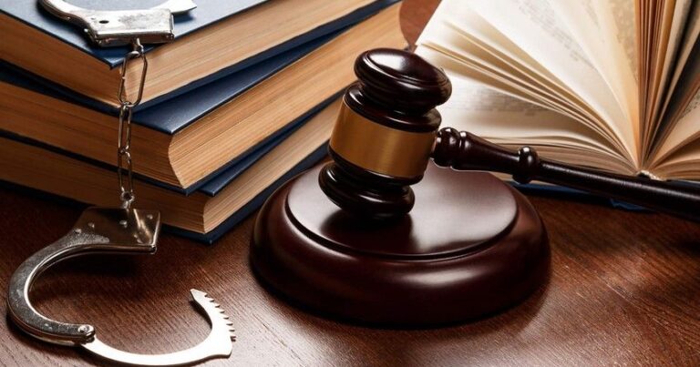 14 yaşlı qızın ölümünə görə iki həkim məhkəməyə verildi