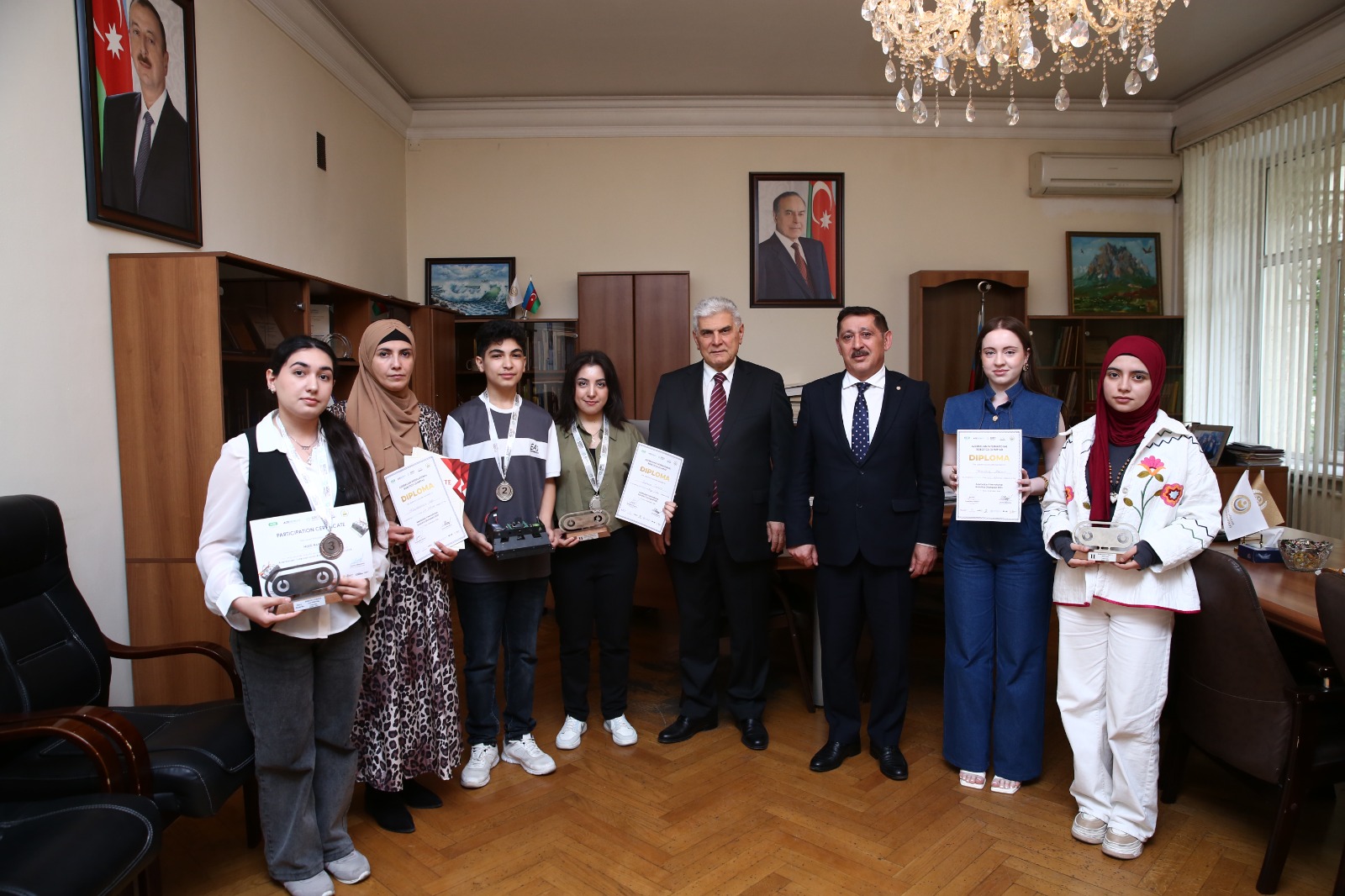 Rektor ADPU-nu robot olimpiadasında təmsil edən komandanın üzvləri ilə görüşüb - FOTO