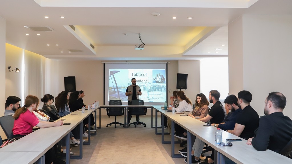 Xəzər Universiteti tələbələri üçün “İnci Hotel”də informasiya-təcrübə sessiyası keçirilib - FOTO