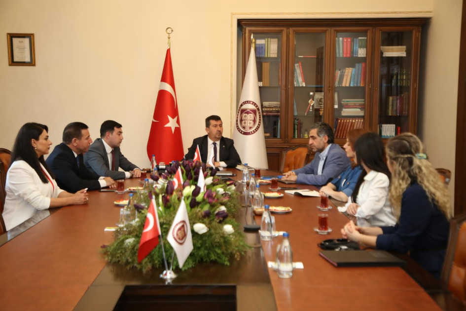 BDU-nun nümayəndə heyəti Türkiyənin Ankara Sosial Elmlər Universitetində olub - FOTO