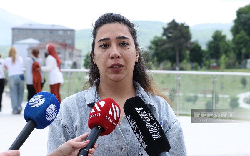 Xankəndidə imtahan verən abituriyent: Qarabağ Universitetində təhsil almaq istəyirəm 
