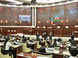 Qarabağ Universitetinin tələbələri Milli Məclisdə - FOTOLAR