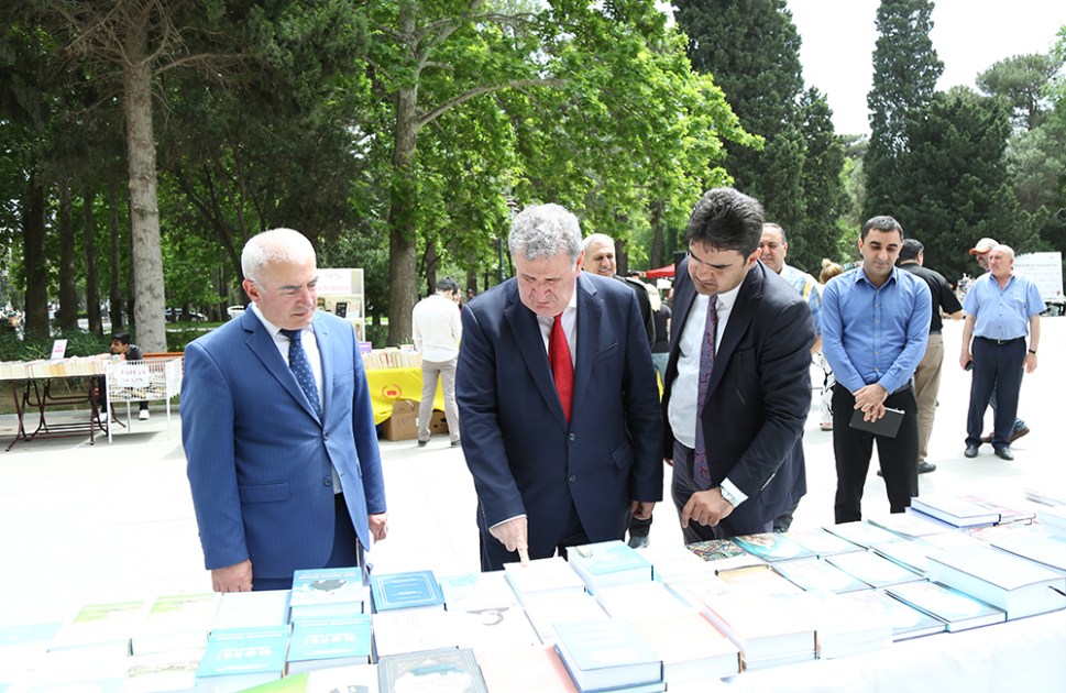 IV Türk Dünyası Ədəbiyyat və Kitab Festivalı: “Elm” nəşriyyatının stendində 100-dək nəşr sərgilənir - FOTO