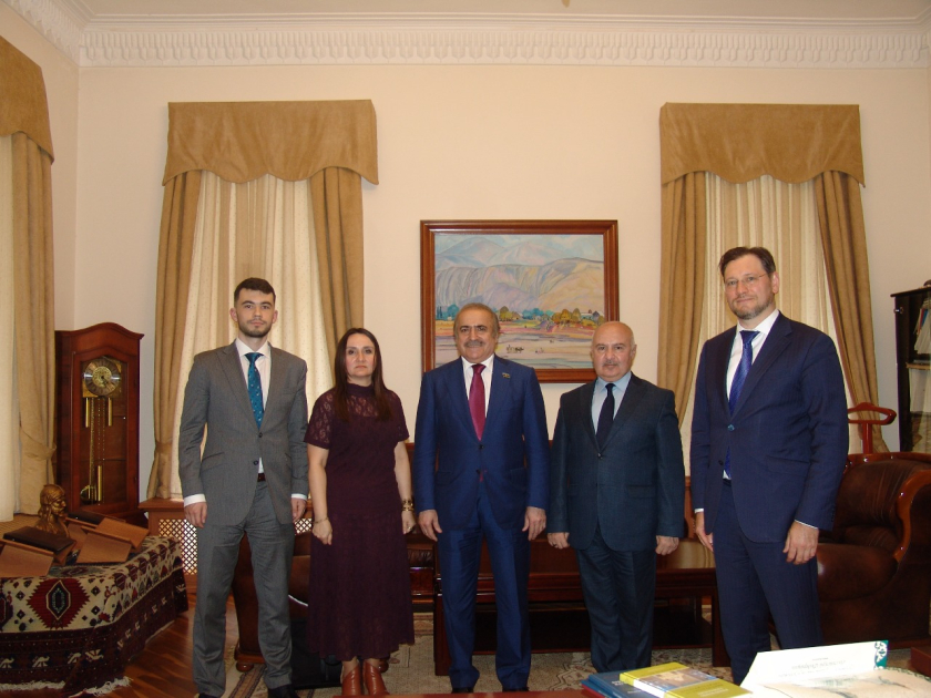 Beynəlxalq konfransın təşkilatçıları Ədəbiyyat Muzeyinin qonağı olublar - FOTO