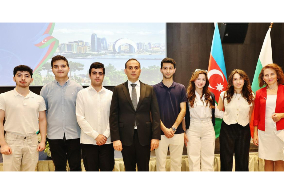 BANM tələbələri Müstəqillik Gününü Sofiyada qeyd ediblər