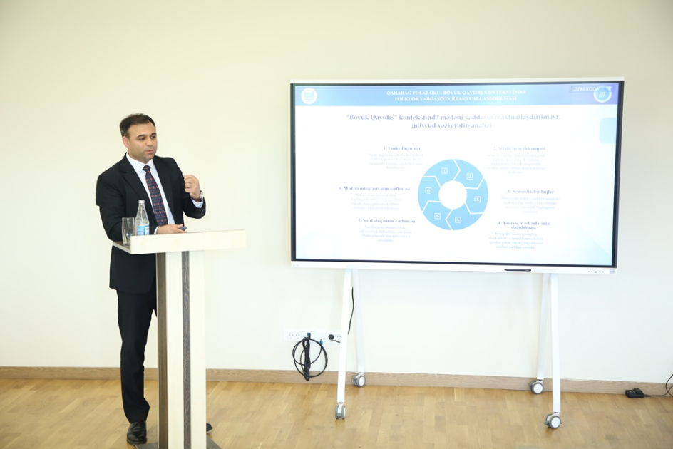 Folklor İnstitutunun direktoru Qarabağ Universitetində keçirilən konfransda çıxış edib