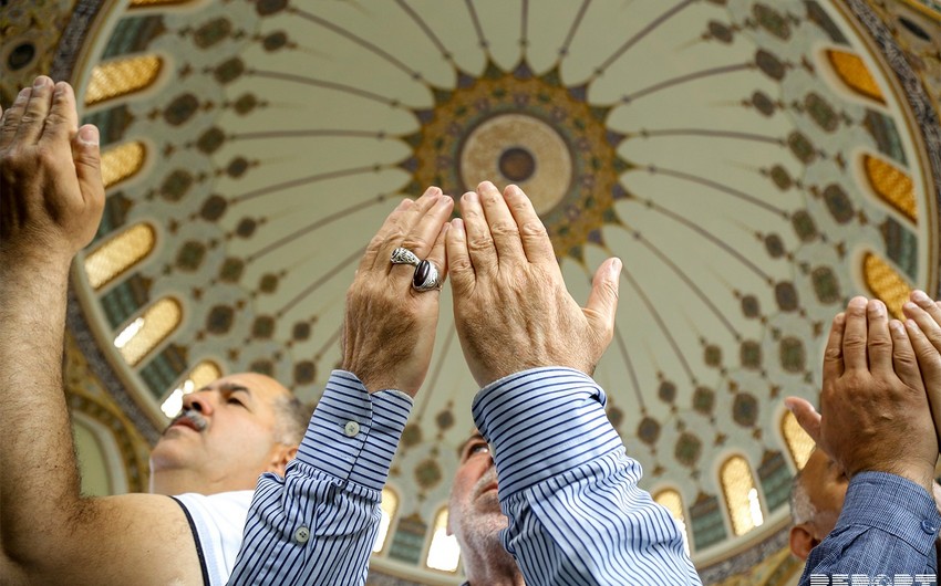 Bakıda Qurban bayramı münasibətilə namaz qılınıb