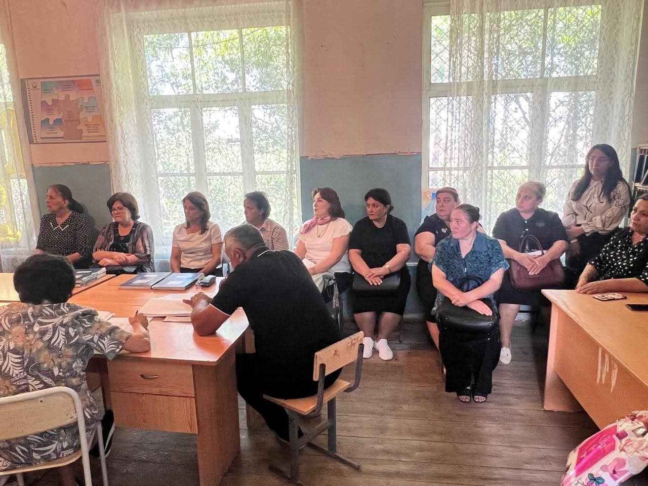 Goranboy rayon Xoylu kəndində "Son zəng" tədbirinin təşkili ilə bağlı görüş keçirilib-FOTO