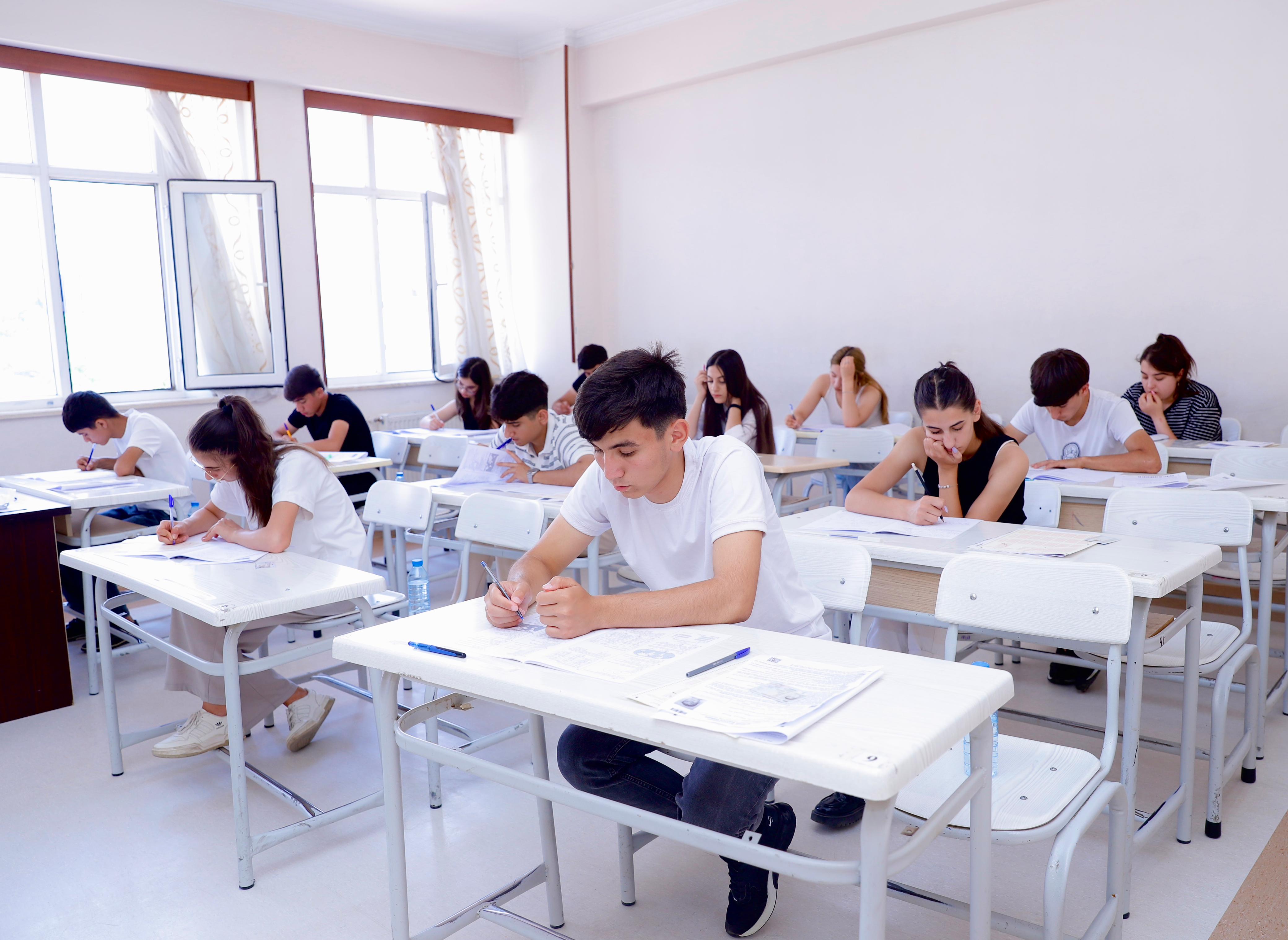 Naxçıvan məktəblilərinin buraxılış imtahanlarının nəticələri 29 faiz artıb -FOTO