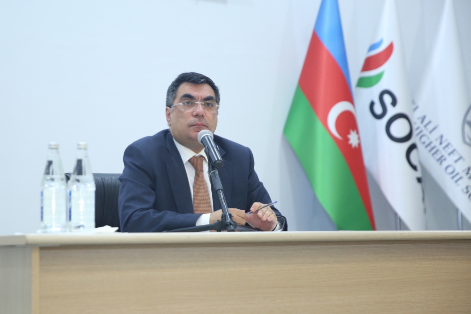 Rektor IELTS-də yüksək nəticə əldə edən tələbələrlə görüşüb - FOTO