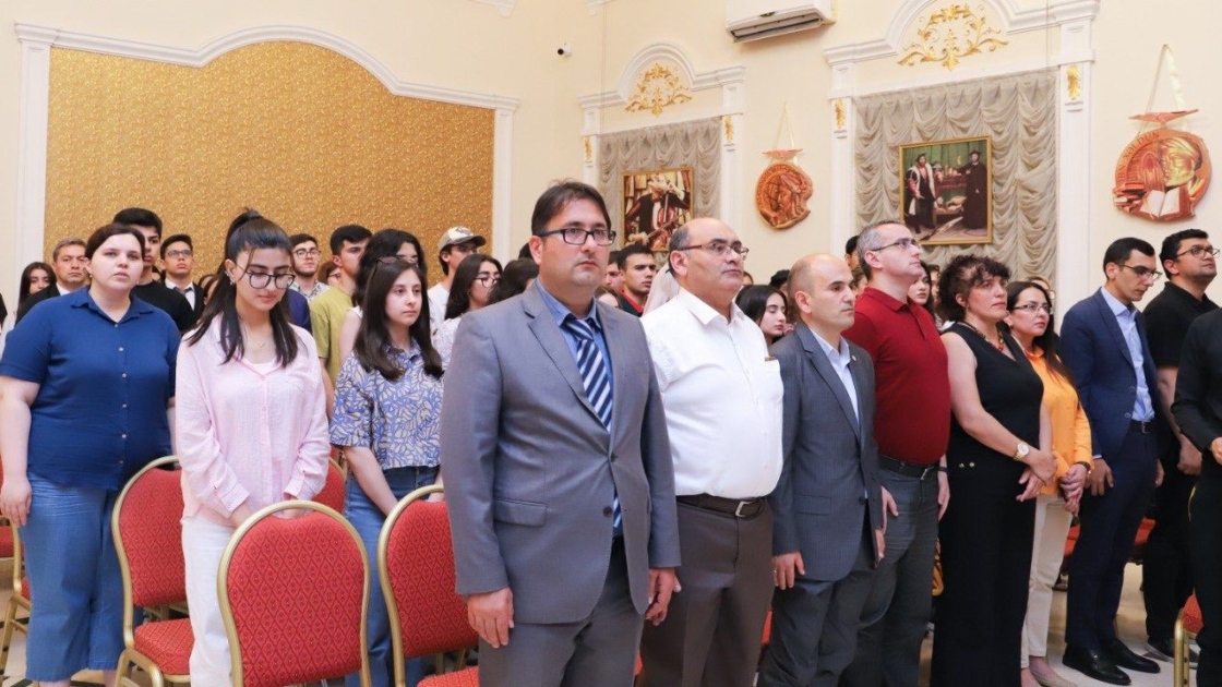 Türkiyəli nazir Xəzər Universitetində professor-müəllim heyəti və tələbələrlə görüşüb