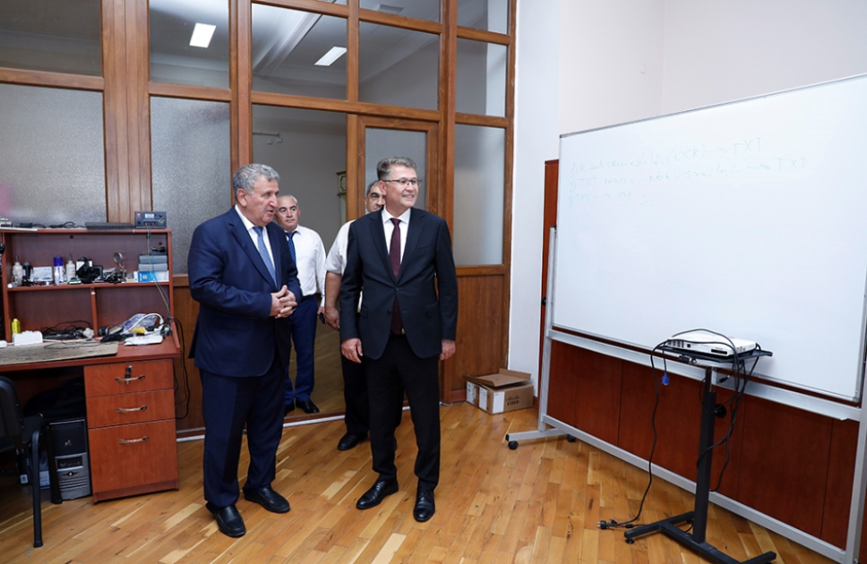 Akademik İsa Həbibbəyli Türk Dil Qurumunun rəhbəri professor Osman Mertlə görüşüb