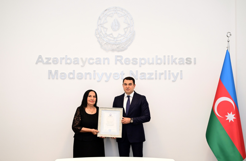 Mədəniyyət Nazirliyində tanınmış aşıq Ulduz Quliyeva ilə görüş təşkil olunub