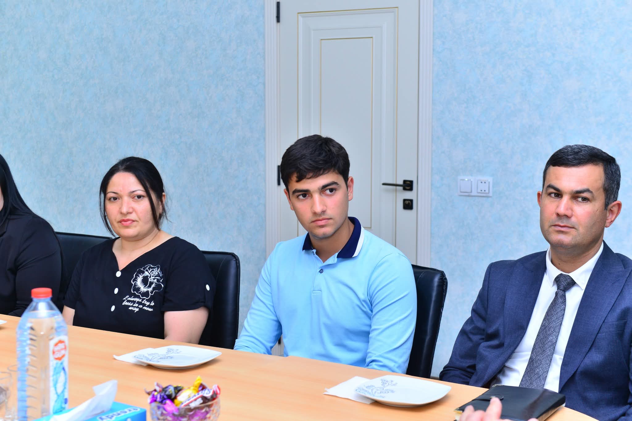 Şirvan-Salyan Regional Təhsil İdarəsinin müdiri yüksək nəticə göstərmiş şagirdlərlə görüşüb