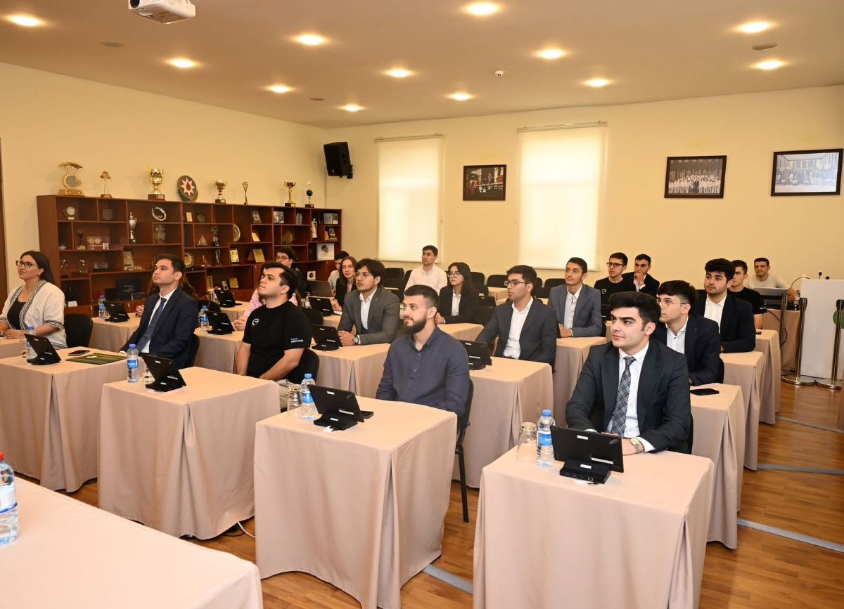  BMU-İNHA İDP tələbələri beynəlxalq tədbirlərdə ölkəmizi təmsil edən gənclərə görüşüb 