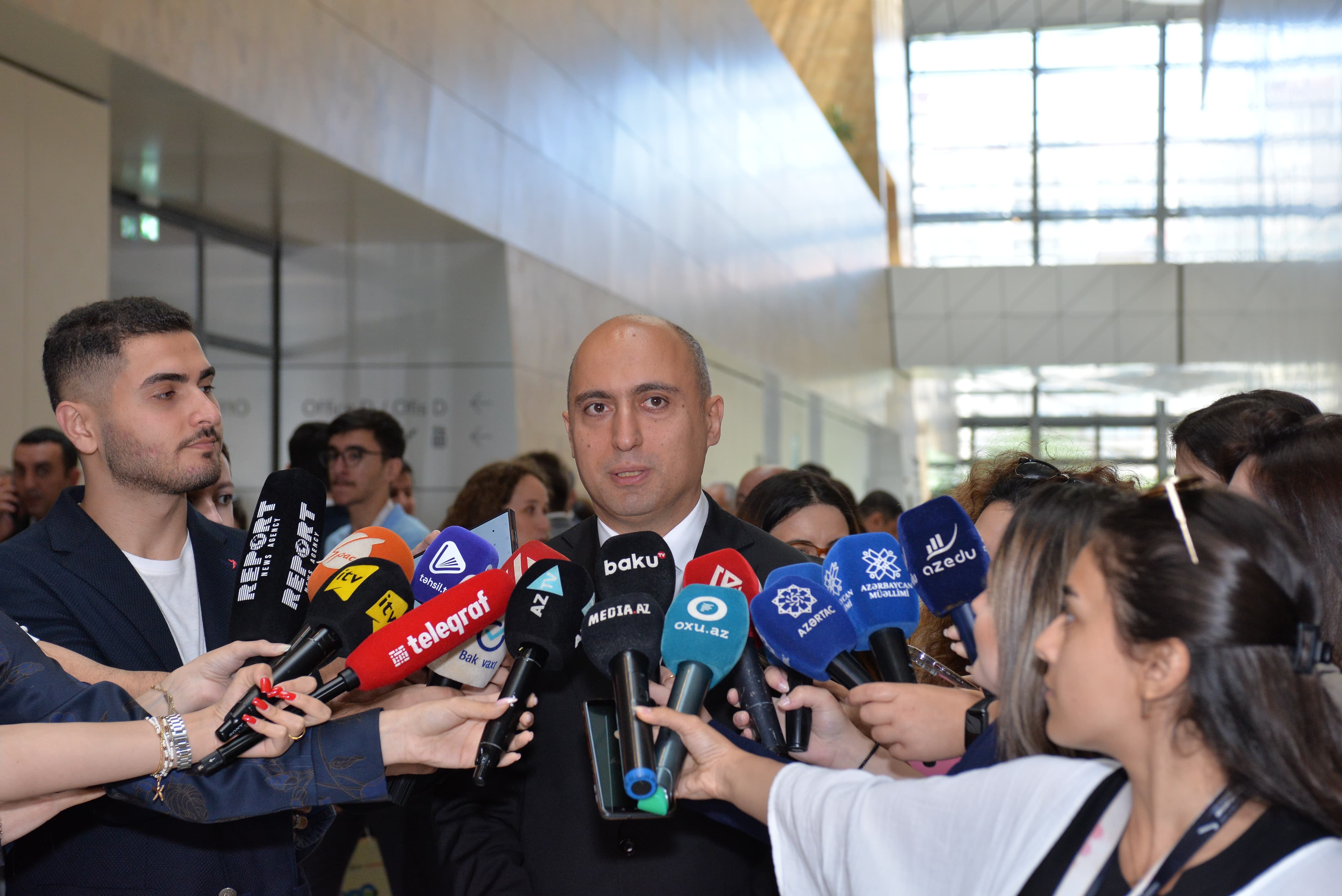 Nazir Azərbaycan dili və ədəbiyyat müəllimlərinin sertifikasiyasından DANIŞDI