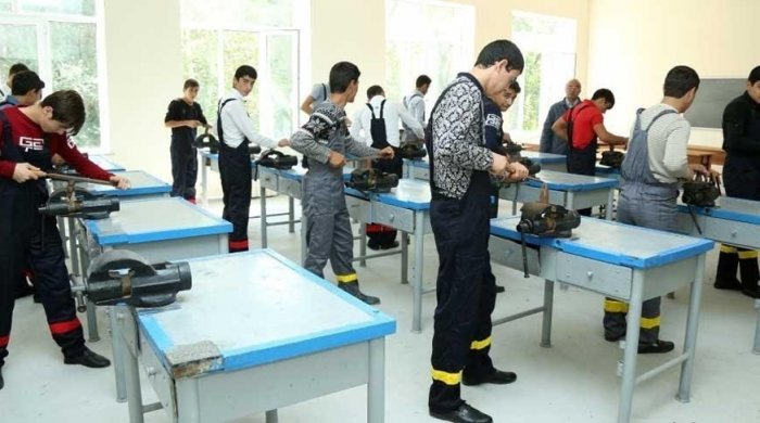 Bu il 72 peşə təhsil müəssisəsinin 17 566 tələbəsi məzun olub 