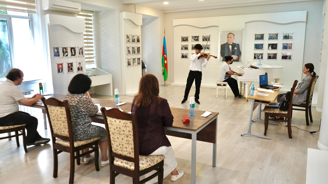 Bülbül adına orta ixtisas məktəbində musiqi sənəti istiqaməti üzrə qabiliyyət imtahanları keçirilir - FOTO