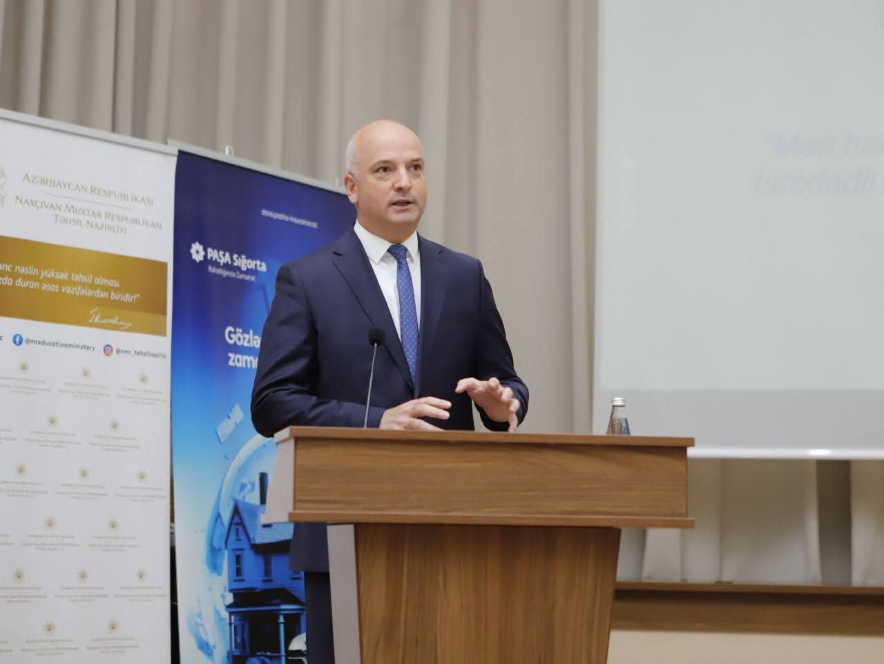 Naxçıvan Muxtar Respublikasında şagirdlərin nailiyyətlərinin mükafatlandırılmasına həsr olunmuş tədbir keçirilib -FOTO 
