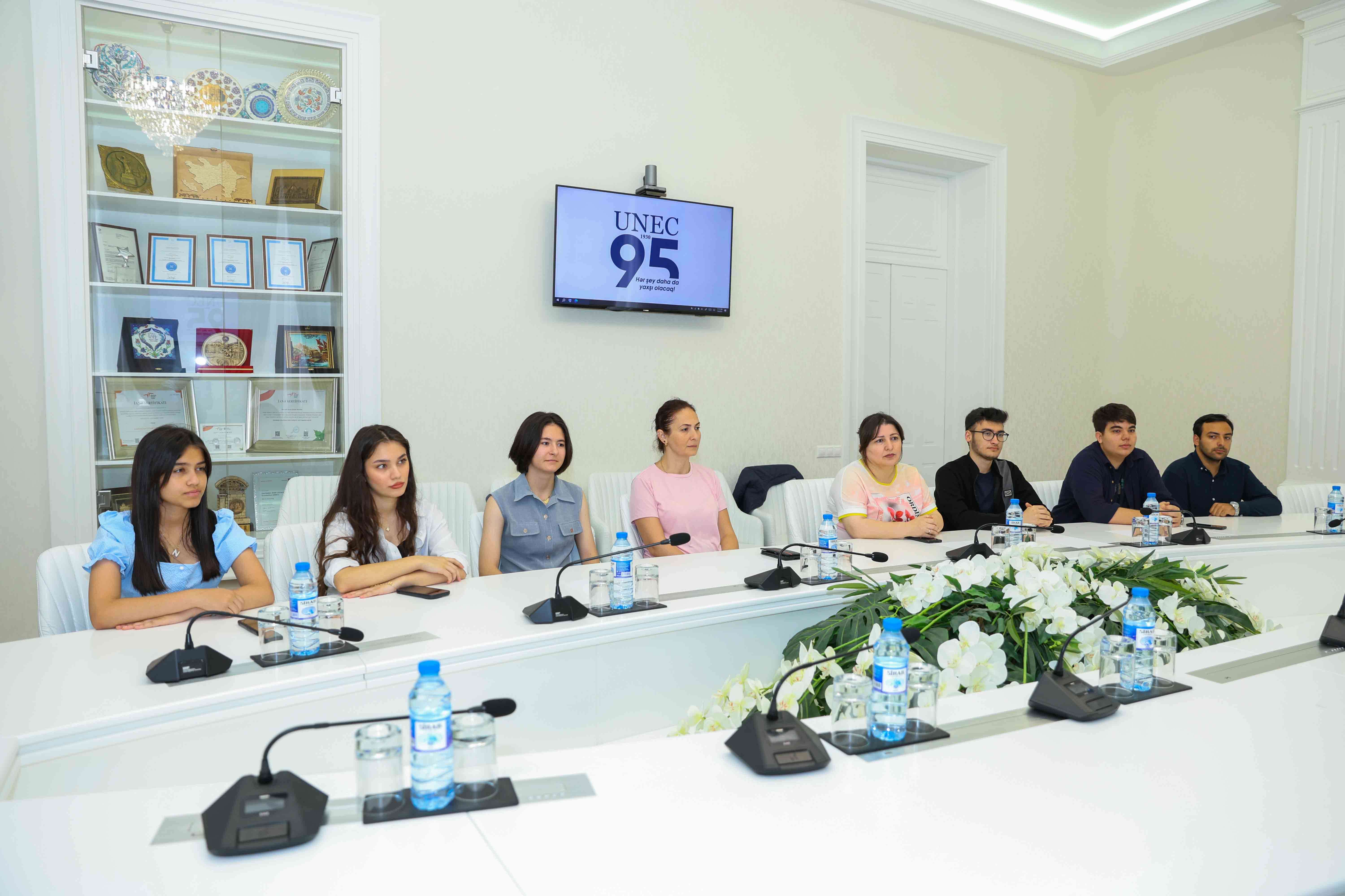 UNEC rektoru “Abituriyent Aylığı” çərçivəsində abituriyent və onların valideynləri ilə görüşüb