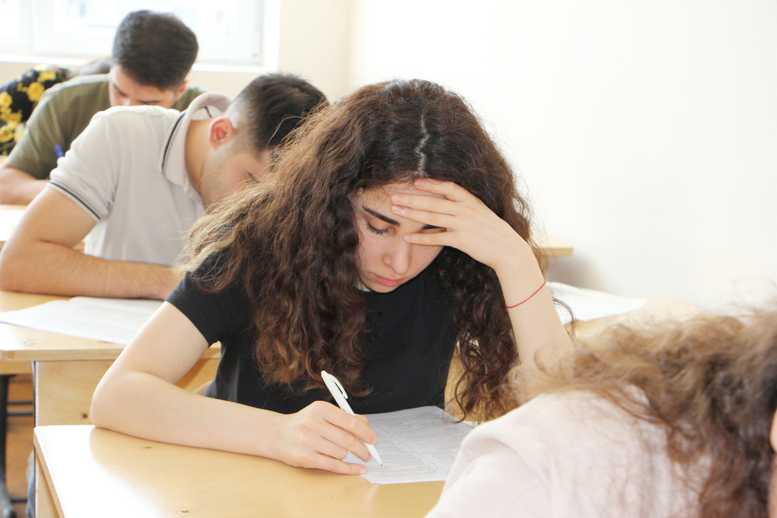 Dövlət qulluğuna qəbul olmaq üçün test imtahanı keçirilib