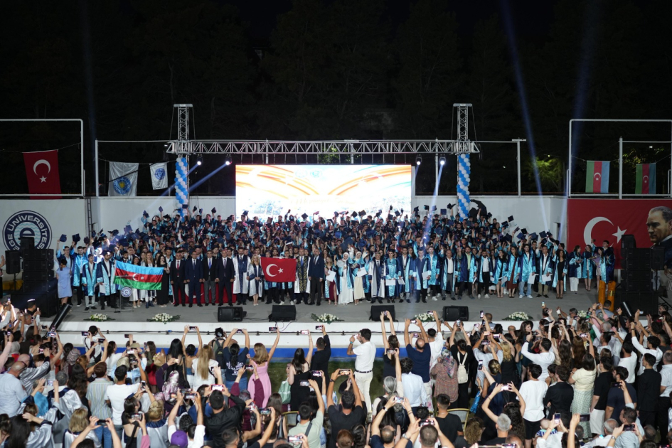  Ege Universitetində təhsil alan tələbələrin Məzun günü keçirilib