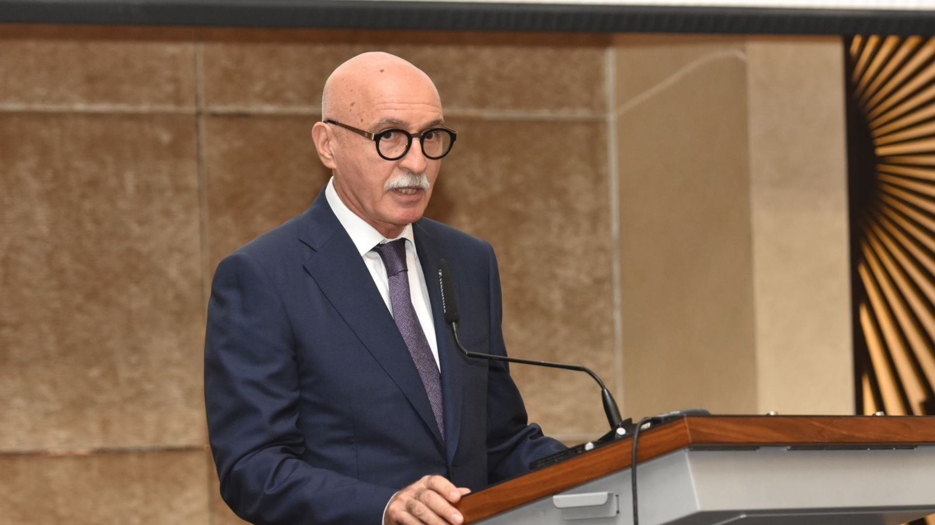 Firudin Qurbanov “Maarifçi” proqramının yeni üzvləri ilə tanış olub