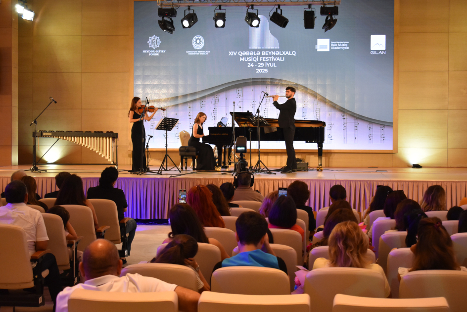 Qəbələ festivalında akademiya tələbələrinin ifası təqdim olunub