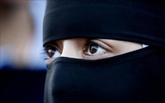 Kvebek neytrallıq qanunu ilə ictimai xidmətlər üçün niqabı qadağan edir
