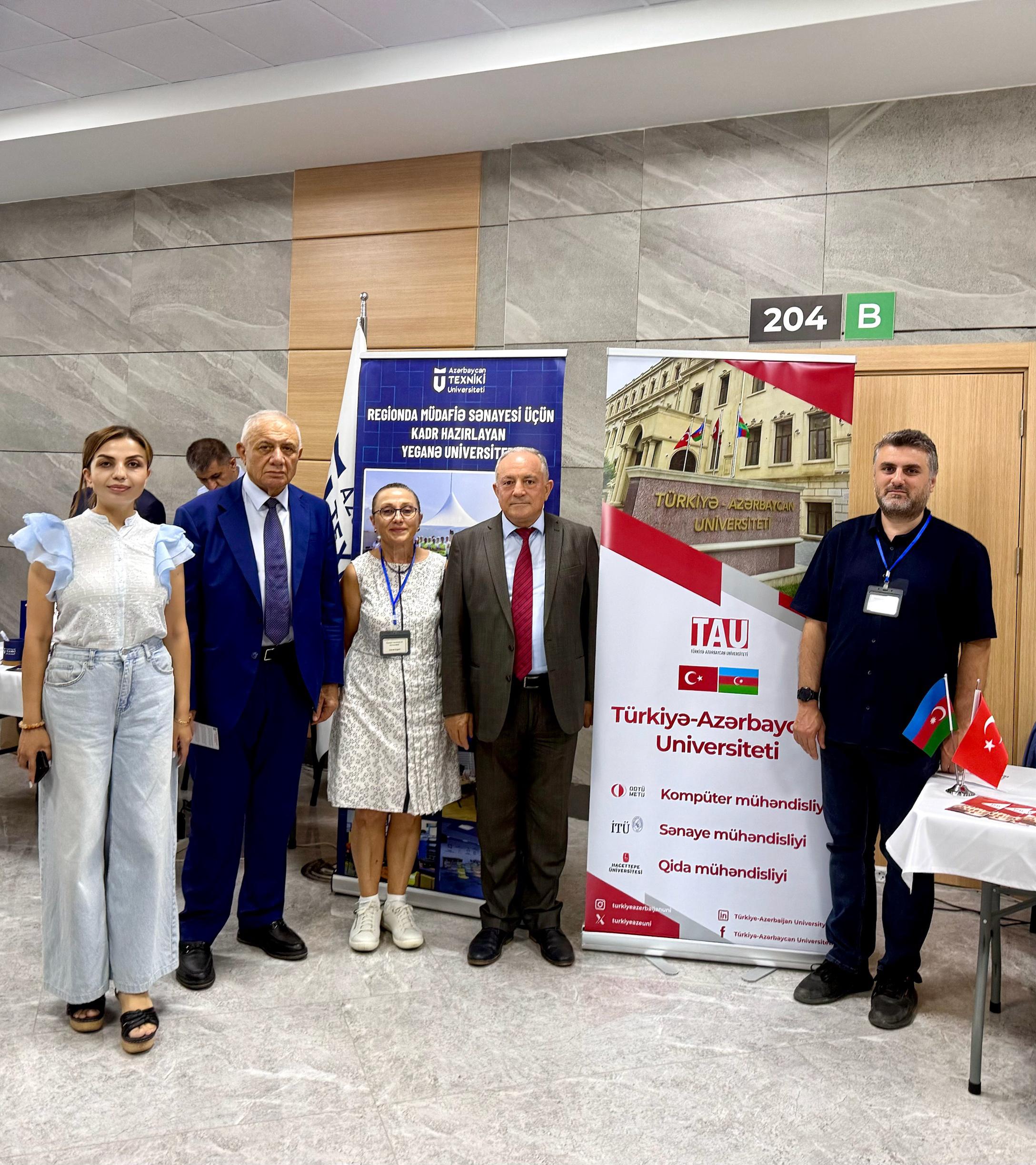 AzTU rektoru ali təhsil müəssisələrinin sərgisini ziyarət edib