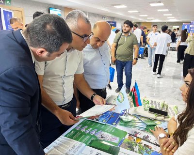 ADAU DİM tərəfindən təşkil olunan ali təhsil sərgisində iştirak edir