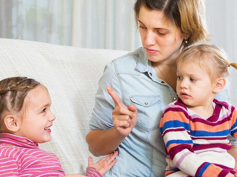 Uşağın tərbiyəsində yalnız ailə deyil, ətraf da məsuliyyət daşıyır