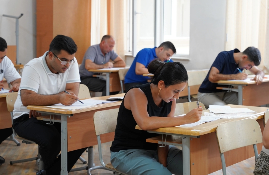 Dövlət qulluğu üzrə test imtahanları keçirilib