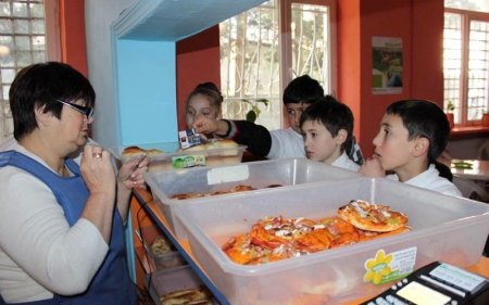 Məktəb bufetlərində satılan qidaların təhlükəli tərəfi nələrdir?