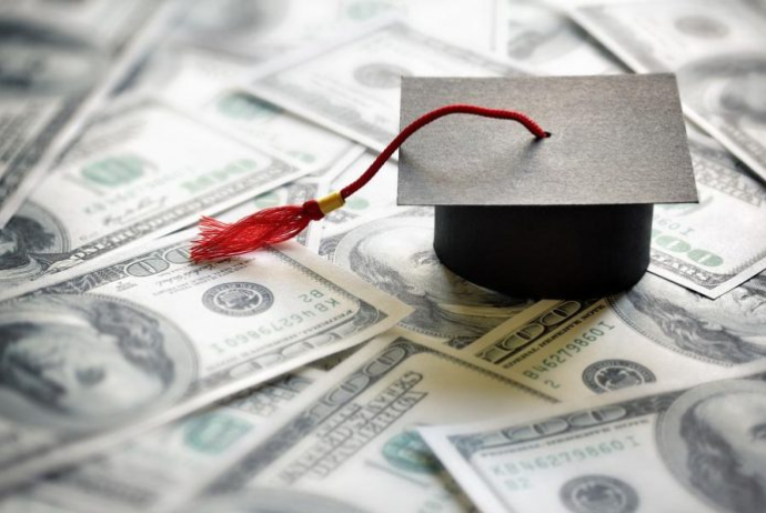 Tuition fees increased in England and Wales – student debt also on the rise