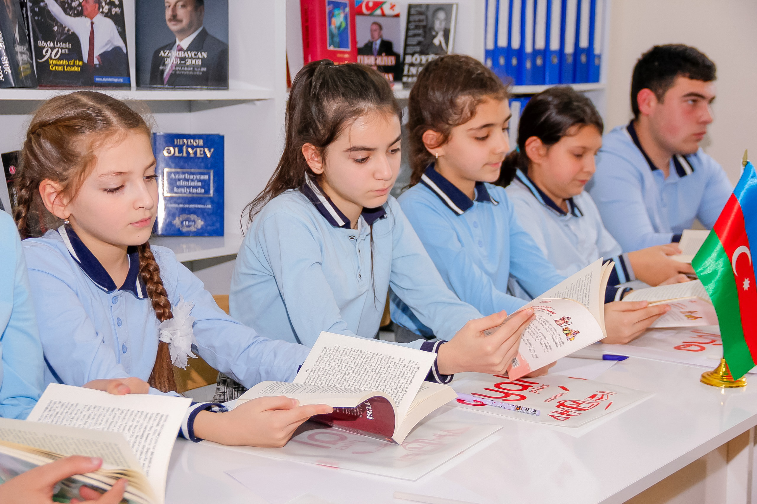 Məktəb mühiti uşaqların sosial bacarıqlarını necə formalaşdırır?